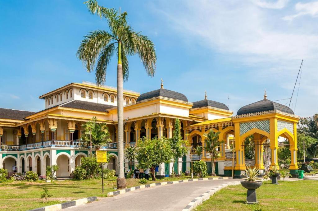 Grand Antares Hotel Medan Exterior photo