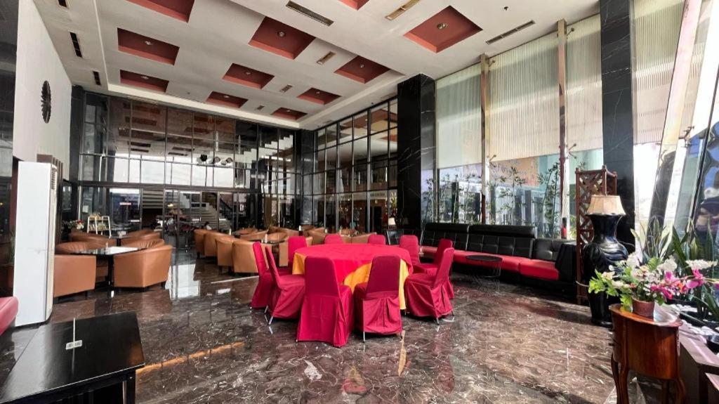 Grand Antares Hotel Medan Exterior photo