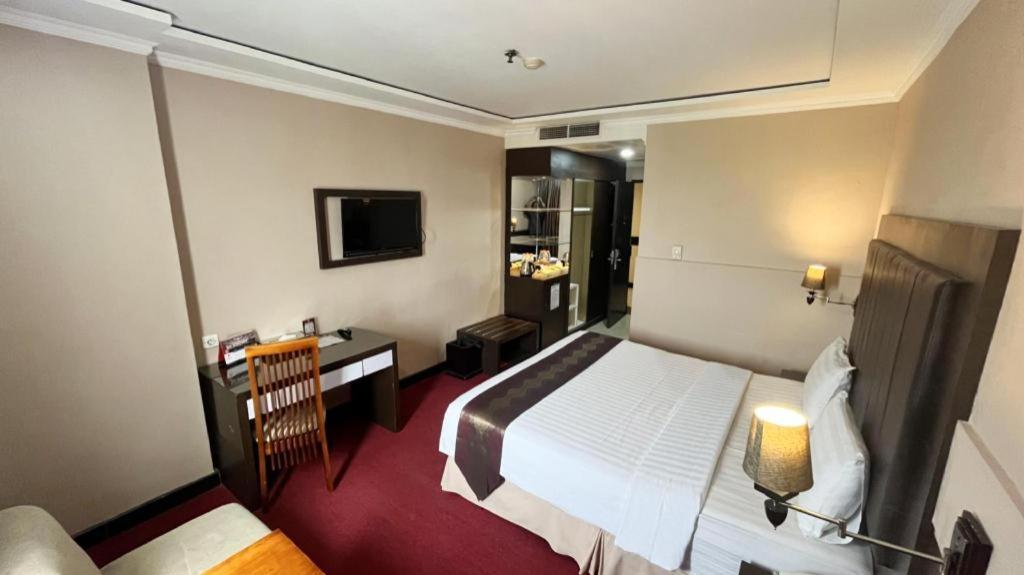 Grand Antares Hotel Medan Exterior photo