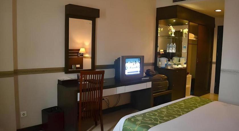 Grand Antares Hotel Medan Exterior photo