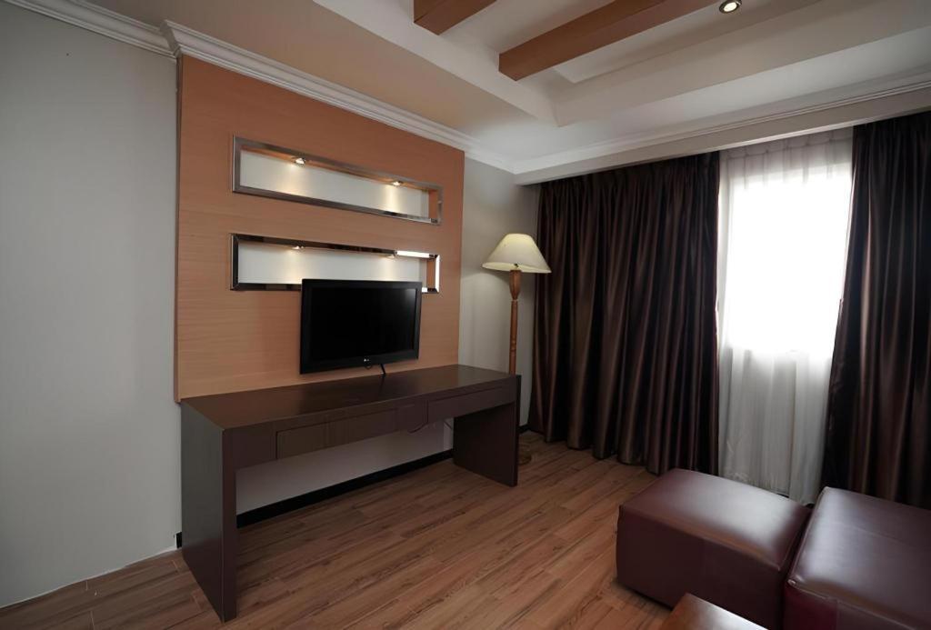 Grand Antares Hotel Medan Exterior photo