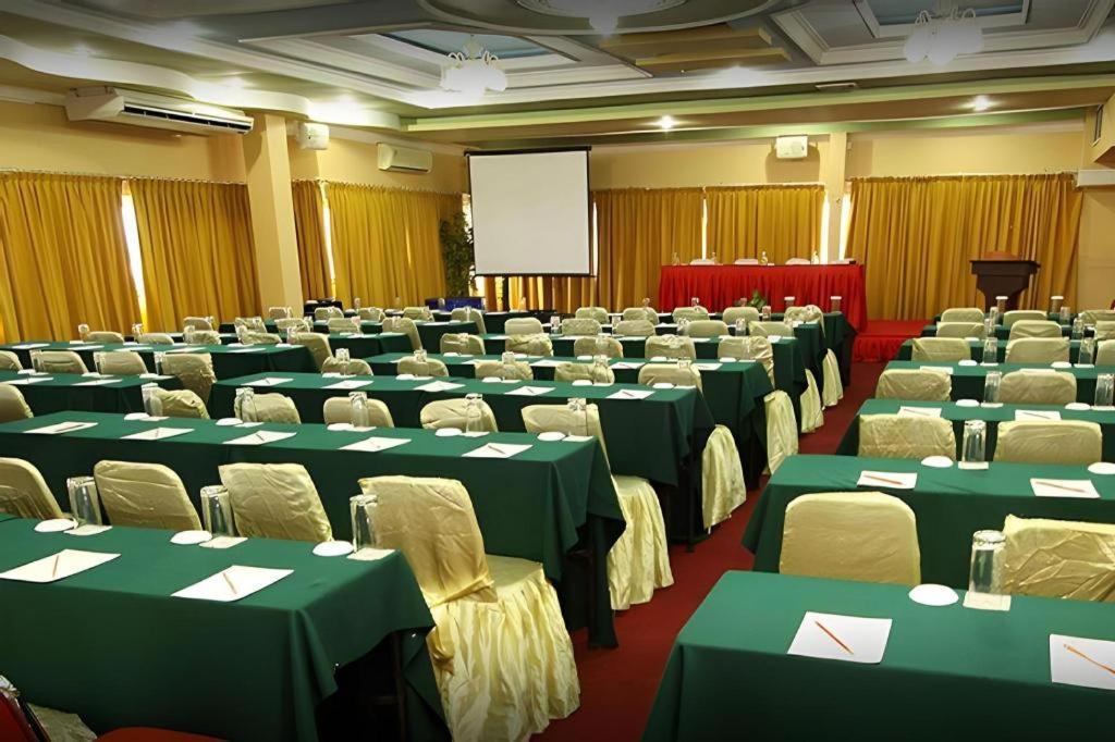 Grand Antares Hotel Medan Exterior photo